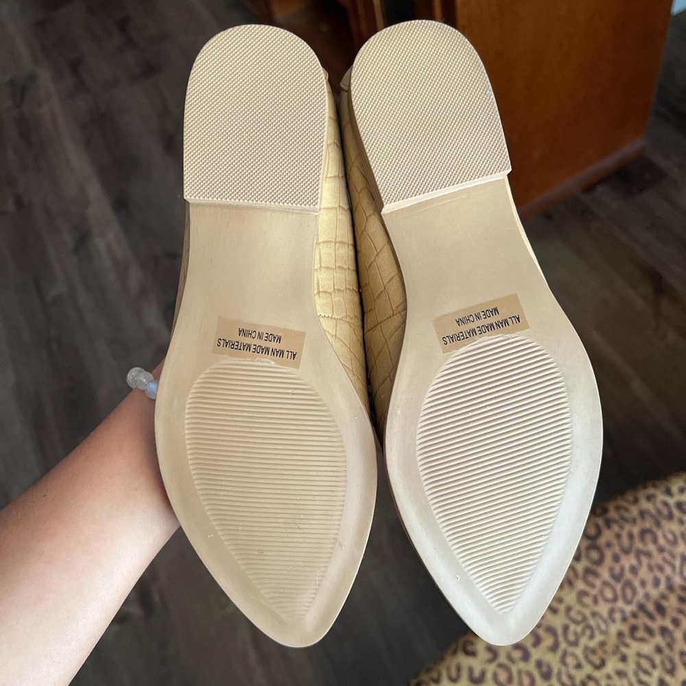 Dolce Vita Beige Crocodile Pattern Loafers - Picture 5 of 6